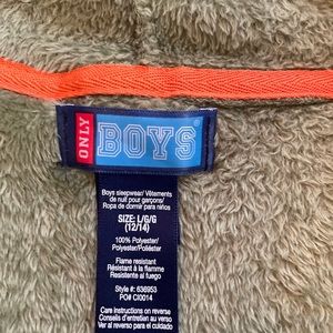 Boys Robe. Great shape, gentle used.